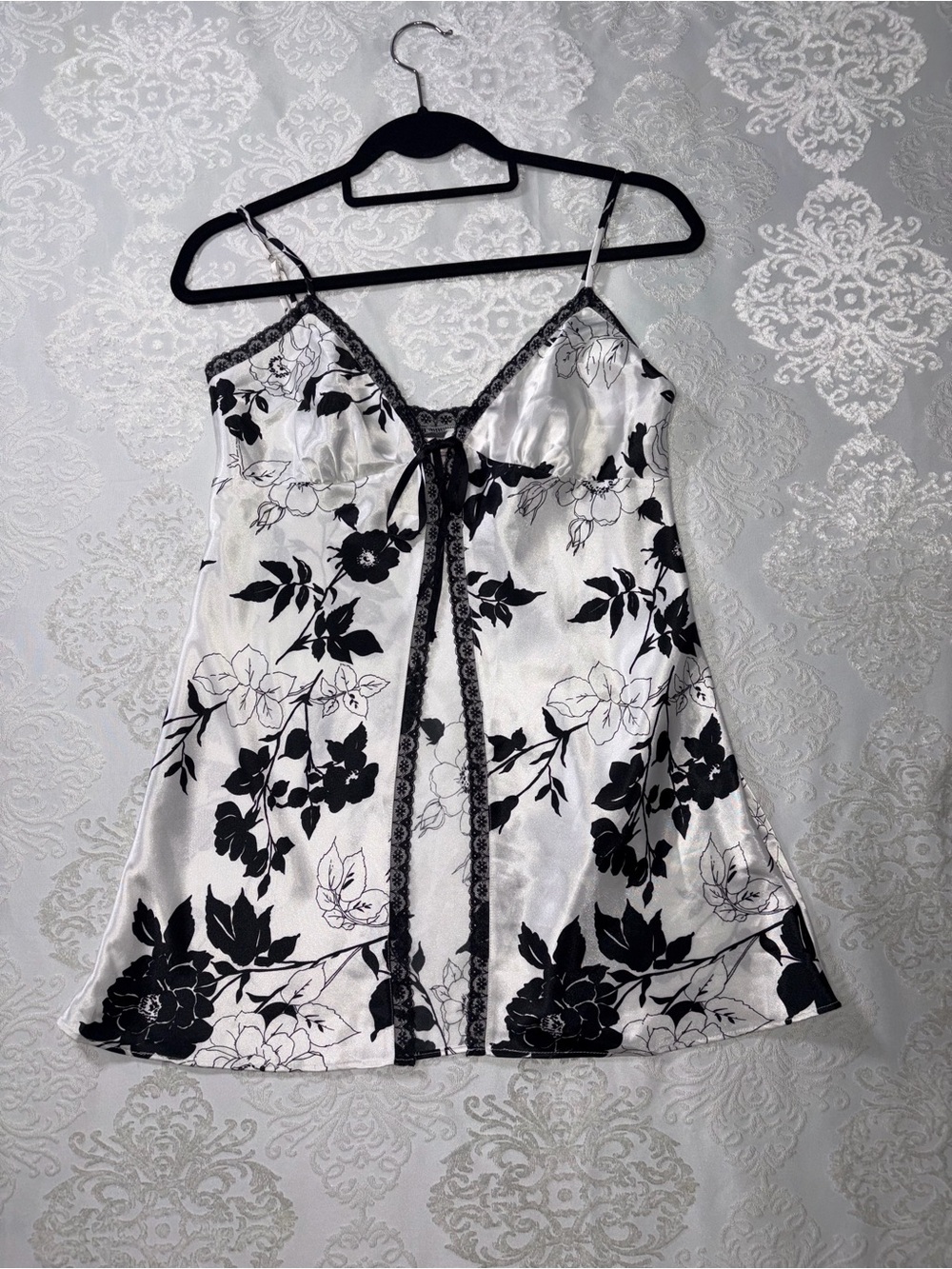 Victoria’s Secret Black & White Floral Tie-Front Slip Lingerie Nightgown Small